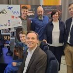 Bruno Vanobbergen bezoekt Sint-Maarteninstituut Aalst en test vluchtsimulator.