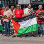 Stiltecirkel op Hopmarkt in Aalst herdenkt Nakba en vraagt aandacht voor Palestina.