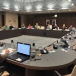 Felle woordenwissel op Herzeelse gemeenteraad rond Schepenhuis Wine & Fingerfood: debat over horeca, leefbaarheid en centrumbeleid.