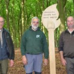 Krasjelpaal opnieuw geplaatst op hoogste punt van Ninove na herstel en jaren van vandalisme.