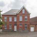 Gemeente Wetteren verkoopt pastorie van Overbeke via online biedingsprocedure.