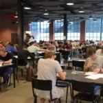 Wereldkampioenschap Quizzen strijkt neer in Herzele: meer dan 100 deelnemers wagen hun kans op wereldtitel.