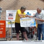 50 jaar na Tourzege Lucien Van Impe: meer dan €23.000 voor Stopalzheimer en officiële hulde in Serskamp.
