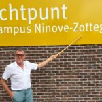 Nieuwe belevingswand wordt ingehuldigd in Woonzorgcentrum Egmont.