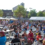 Chipkafeesten vieren negende editie op Werfplein: gratis muziekfestival brengt opnieuw leven in Aalsts stadscentrum.