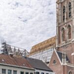 Indrukwekkende werf in hartje Aalst: Sint-Jozefkerk krijgt volledig nieuw dak.
