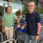 Stad en Welzijnsraad roepen winkelketens op om aangepaste winkelkarren voor rolstoelgebruikers te voorzien.