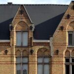 Zomer in de Pastorie brengt nieuw leven in historische pastorie van Mijlbeek: zomerbar, kunst en erfgoed achter verborgen stadsoase.