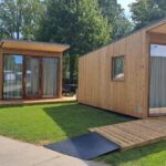 De Gavers vernieuwt camping met vijf moderne trekkershutten: meer comfort midden in het groen.