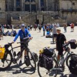 Els en Yvan fietsen 2.200 kilometer naar Santiago en schenken 7.315 euro aan goede doelen.