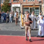 Maria-Tenhemelopneming brengt Aalsterse geloofsgemeenschap samen met eucharistieviering en gebedstocht.