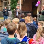 Bruno Vanobbergen viert nieuw schooljaar met vernieuwd leerplan Op.stap in katholiek basisonderwijs.
