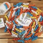 Leedse creativiteit voor het goede doel: RikTok schenkt 200 HOOP-sleutelhangers aan Levensloop Aalst.