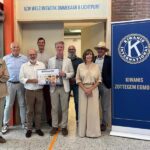 Kiwanis Zottegem-Egmont schenkt 11.000 euro voor schoolmateriaal aan 280 kinderen.