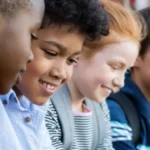 Infosessie ‘Kinderen opvoeden in schermtijden’ helpt ouders op weg naar gezonde schermgewoontes.