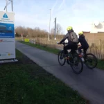 Vier nieuwe fietstelpalen monitoren het aantal fietsers op de Oost-Vlaamse fietssnelwegen.