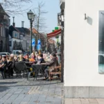 De provincie ondersteunt lokale besturen en initiatieven in detailhandel en horeca.