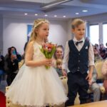 Kleutertjes Marie-Lou en Tuur vierden de dag van de liefde en huwden op het Houtemse gemeentehuis.