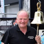 Gouden Freddy Schollaert start vandaag in Wetteren aan zijn 50ste wielerseizoen als speaker!