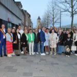 Houtemse college bezoekt smaragden jubilarissen Patrick Govaert en Marleen Spranghers.