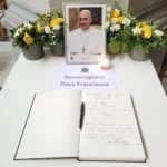 In de Sint-Martinuskerk te Aalst werd een rouwregister aangelegd ter gelegenheid van het overlijden van Paus Franciscus.