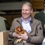 Kippenactie van lokaal bestuur groot succes: 636 kippen vinden nieuw thuis.