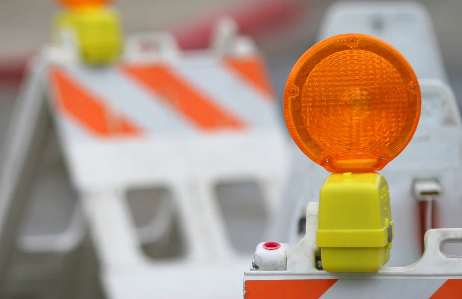 Rioolaansluiting aan Kriekelaar 20 in Herzele: tijdelijke verkeersmaatregelen van kracht.