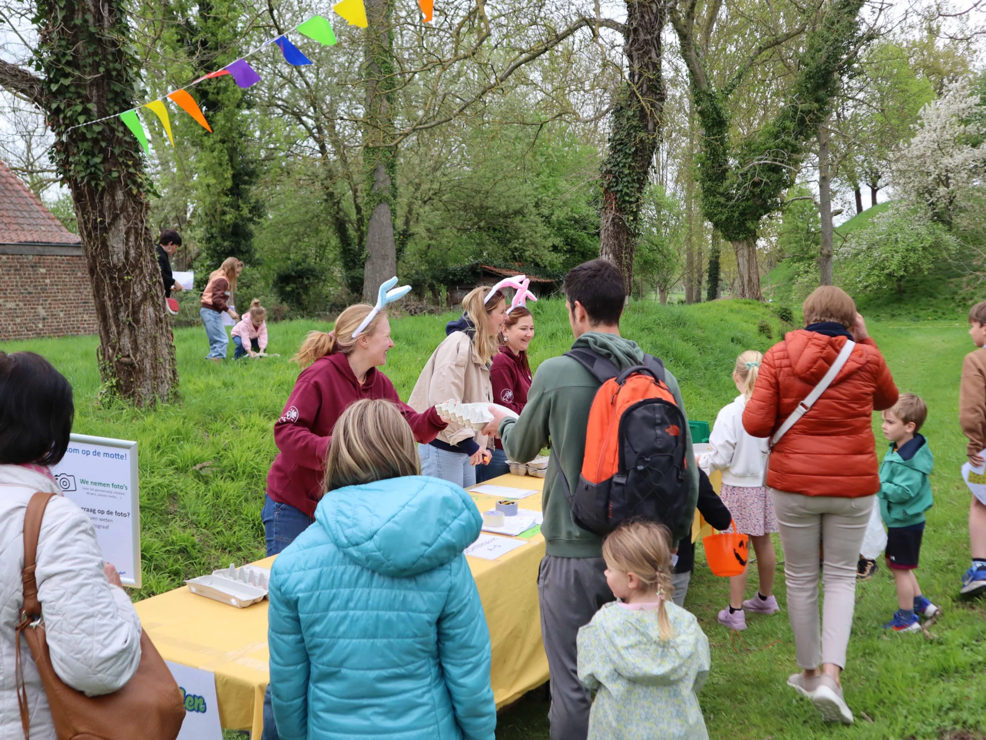 Paaseierenzoektocht op de motte 6