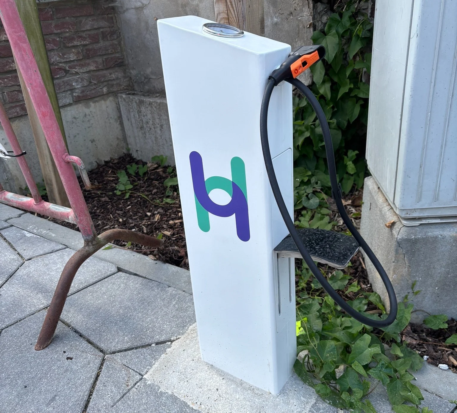 Vanaf heden fietsbanden oppompen en sleutelen op het Marktplein in Sint-Lievens-Houtem en aan de kerk van Letterhoutem.