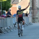 Elias Van Breussegem ongrijpbaar in Moerbeke: Belgisch kampioen soleert naar indrukwekkende overwinning.