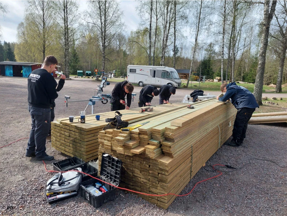 Leerlingen GO! Atheneum Geraardsbergen bouwen aan hun toekomst in Zweeds avontuur bij Camping Coppens.