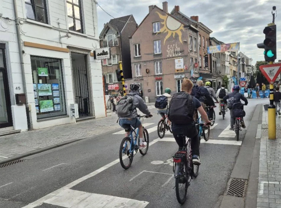 “Applaus voor de Fietsers: Fietsersbond Aalst bedankt honderden pendelaars met warme actie.”