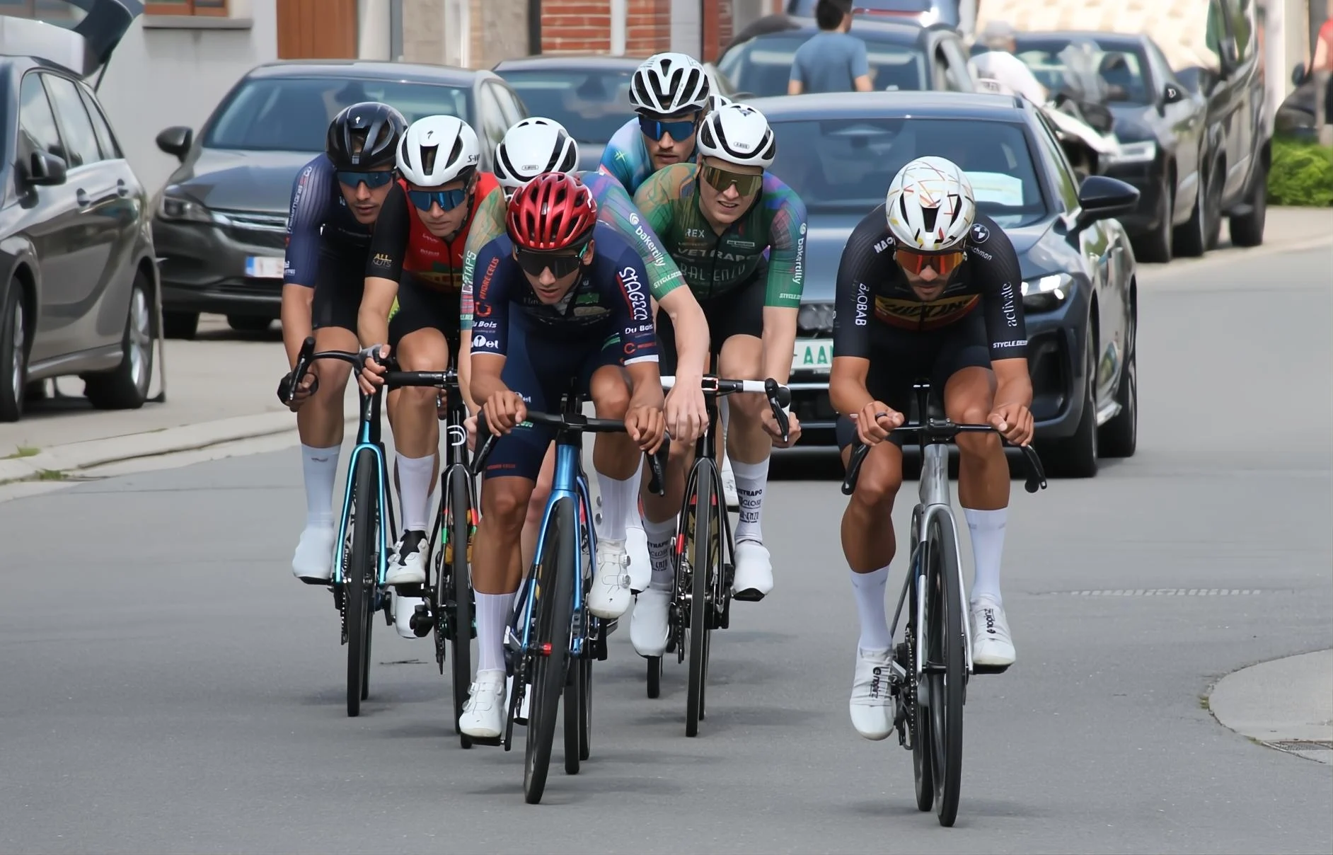 VZW WielerSportComiteit Bavegem mag terugblikken op een geslaagde achtste Memorial Serge Baguet – Belgisch kampioen Elias Van Breussegem soleert naar tweede opeenvolgende overwinning.