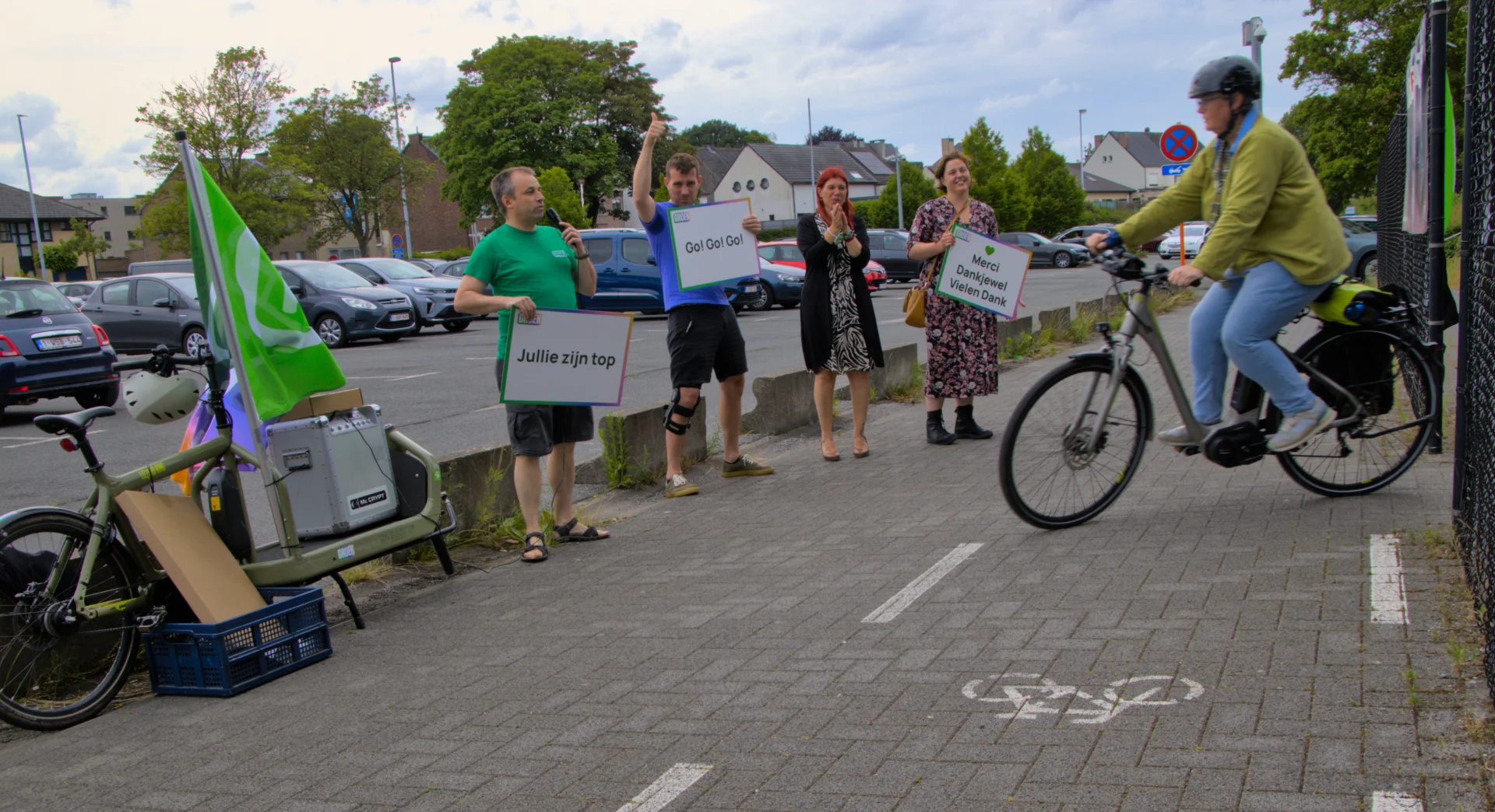 Groen Denderleeuw applaudisseert voor fietsers in op Wereldfietsdag.