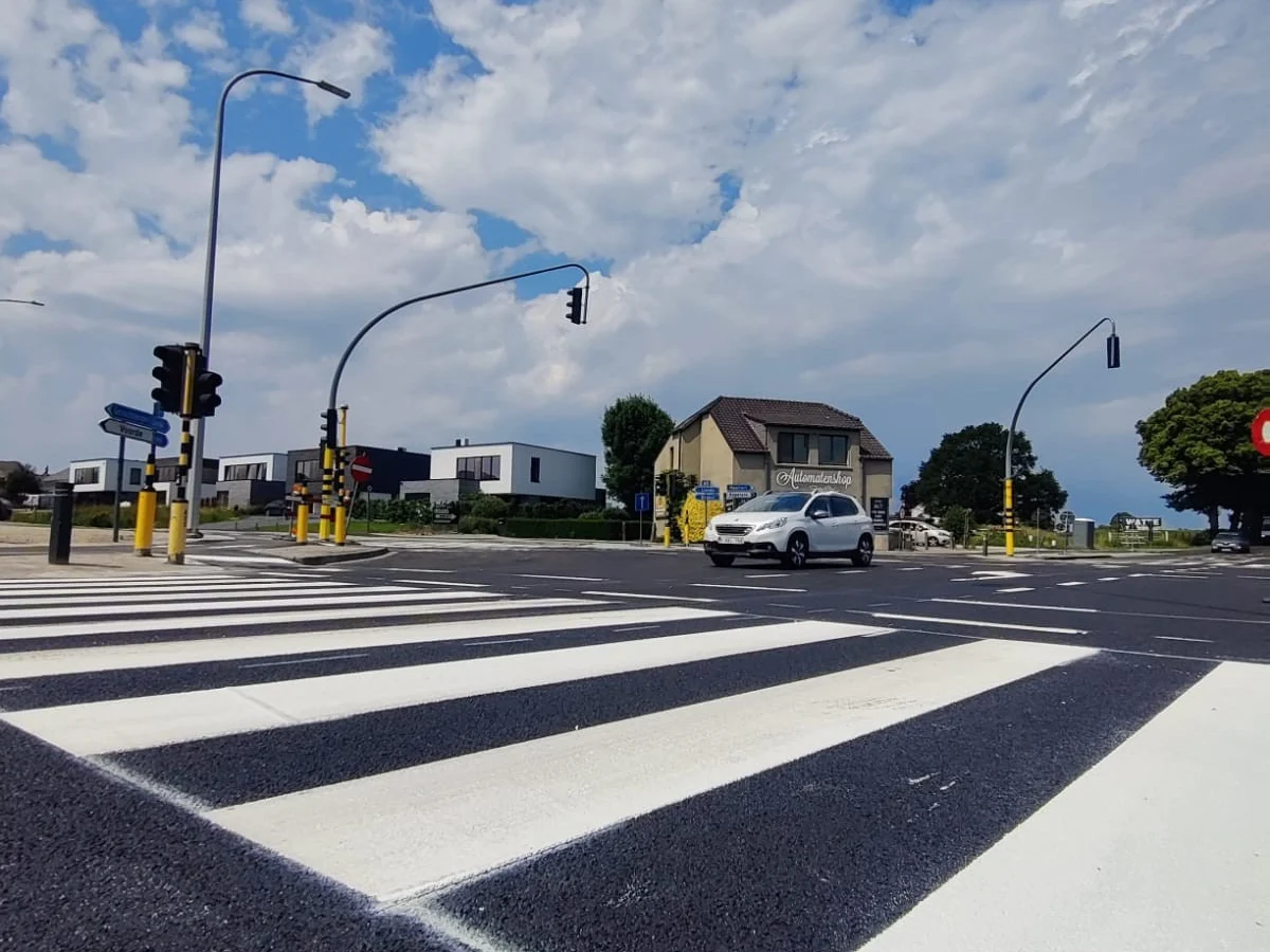 Kruispunt Kalvaar in Ninove volledig vernieuwd en opnieuw open voor verkeer.