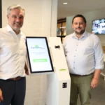 Erpe-Mere maakt dienstverlening efficiënter met klantgeleidingssysteem en fotocamera’s aan loketten.