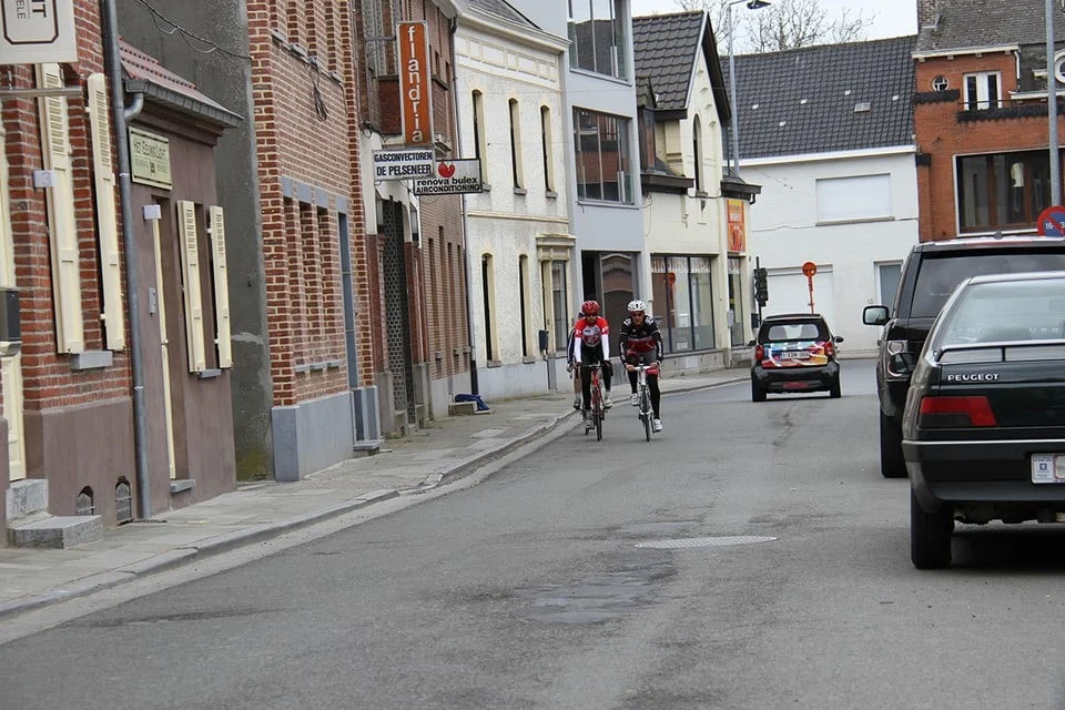 Raadslid trekt aan de alarmbel over slechte staat van gemeentewegen in Herzele.