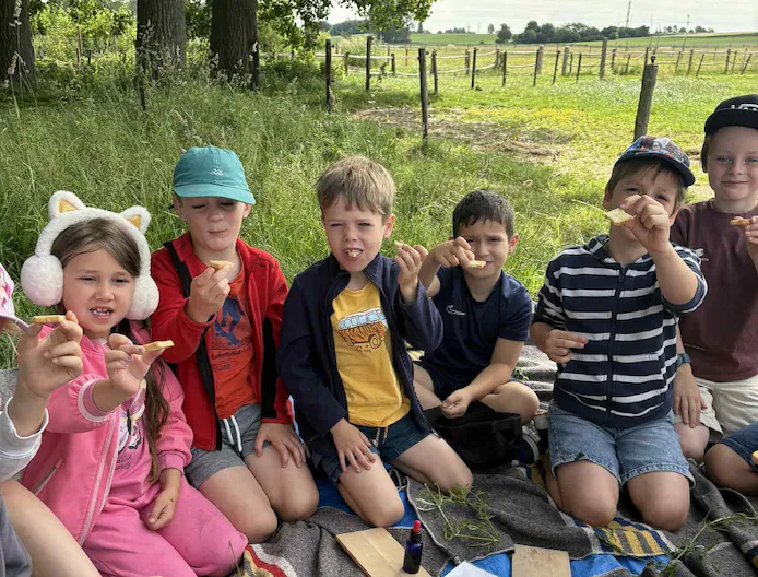 Op ontdekkingstocht in de natuur: Leerlingen van het eerste leerjaar beleven onvergetelijke tweedaagse op de boerderij van Liesje.