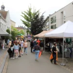 Topdag op 21 juni: Ninoofse binnenstad bruist van koopjes, kinderplezier en zomerse sfeer.