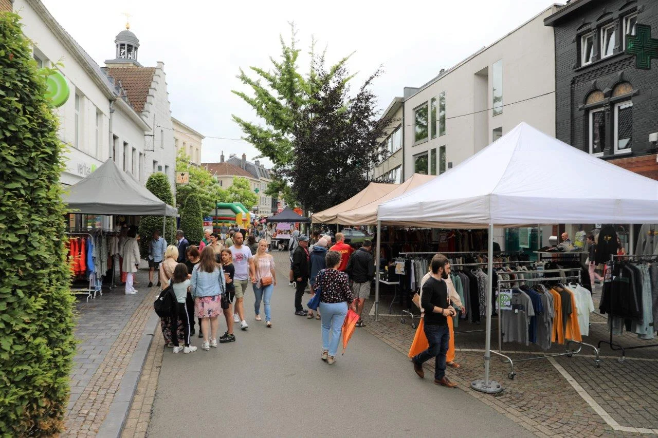 Topdag op 21 juni: Ninoofse binnenstad bruist van koopjes, kinderplezier en zomerse sfeer.
