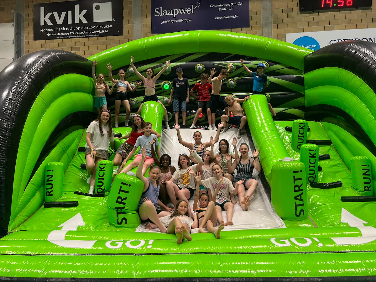 Roefeldag in Lede lokt 290 enthousiaste kinderen voor een namiddag vol avontuur en waterpret.