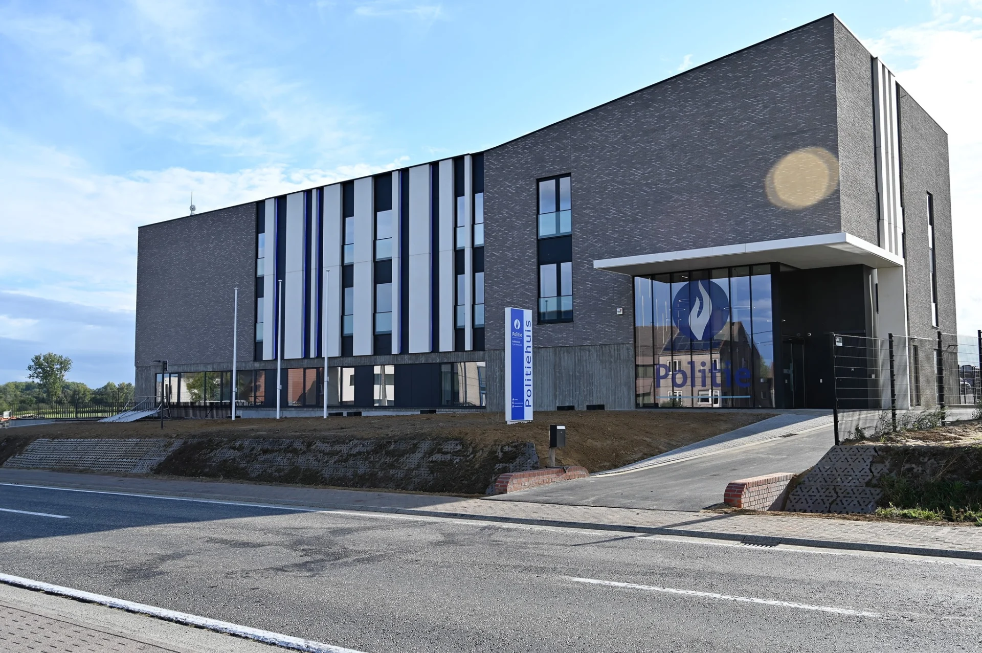 Eerste overleg over mogelijke politiefusie: lokale besturen nemen initiatief in handen.