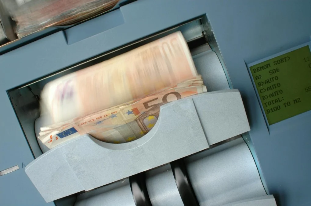 Cash geld afhalen wordt weer makkelijker: nieuwe geldautomaten voor Haaltert en Denderhoutem.