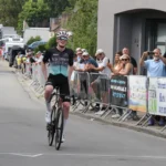 Zwarte schaduw over koers in Bambrugge: zware valpartij overschaduwt overwinning van Strand Peder Dahl.