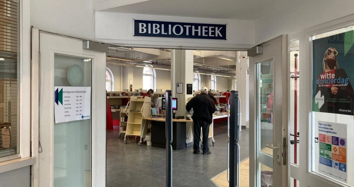Zomer van Vlieg Ninove is terug: Speur, luister en win in de bib!