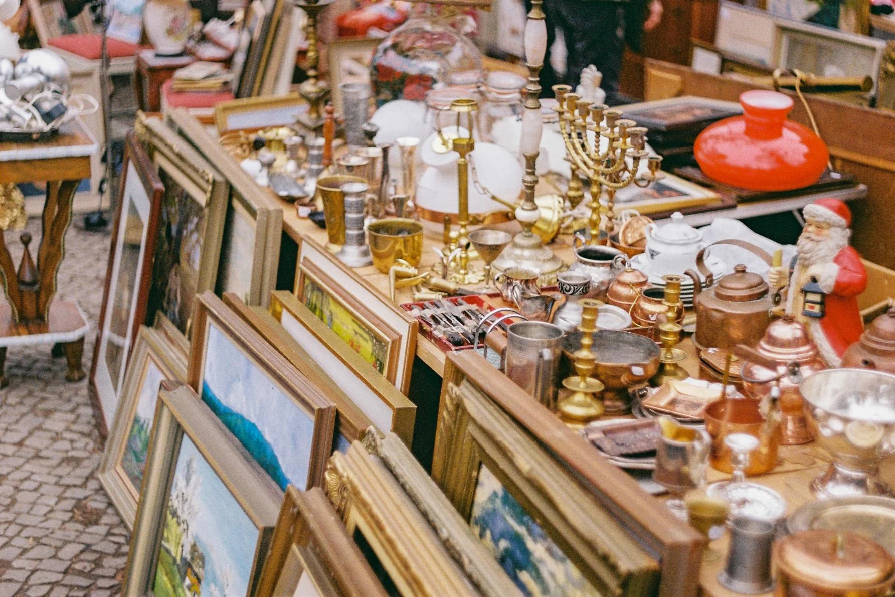 Rommelmarkt en garageverkoop brengen leven in Houtemse Tuinwijk.