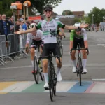 Nieuwerkerkenaar Miel Heuninck troeft topfavorieten af in sterke editie van de Oude Acht van Lede.