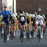 Oldfield sprint naar winst bij junioren, Vanden Berghe snelste bij nieuwelingen.