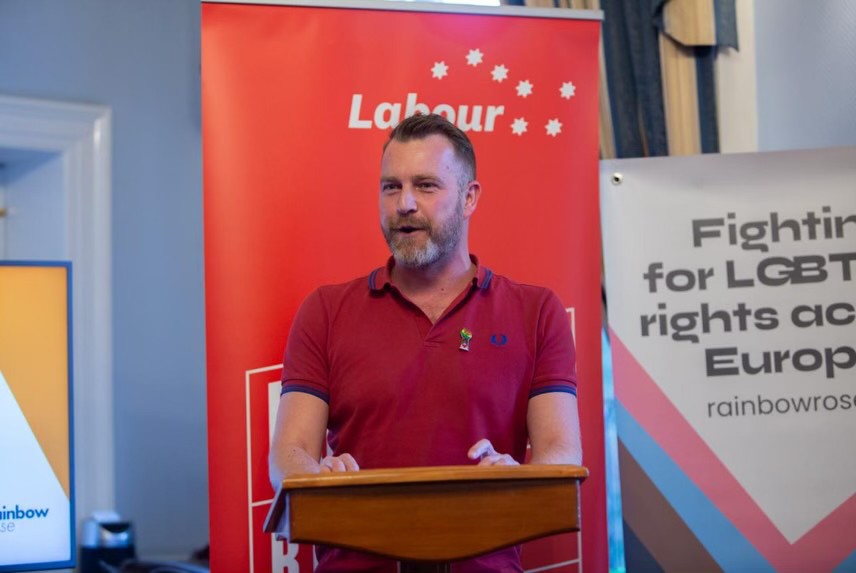 Sam Van de Putte (Vooruit) herkozen als vice-president van Rainbow Rose PES.