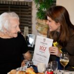 102 kaarsjes voor Emma Van Cotthem: warm familiefeest bij eeuwelinge uit Moorsel.